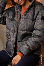 Load image into Gallery viewer, Monari Quilted Jacket with Leopard Pattern
