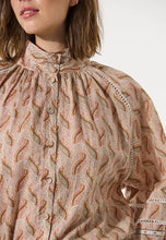 Load image into Gallery viewer, Dea Kudibal Nita NS Blouse in Bell Blush
