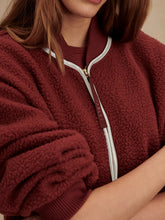 Load image into Gallery viewer, Varley Hansley Fleece Jacket in New Maroon
