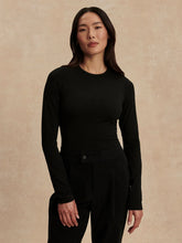 Load image into Gallery viewer, Varley Edna Long Sleeve Fitted Tee in Black
