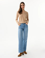 Load image into Gallery viewer, Leo &amp; Ugo V-Sweater with Rhinestones

