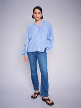 Load image into Gallery viewer, Mos Mosh Blouse in Hydrangea
