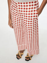 Load image into Gallery viewer, iBlues Zigrino Printed Trousers in Coral
