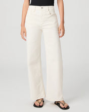 Load image into Gallery viewer, Paige Arellia Skimmer Barrell Jeans in Cream Contrast
