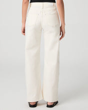 Load image into Gallery viewer, Paige Arellia Skimmer Barrell Jeans in Cream Contrast

