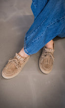 Load image into Gallery viewer, Kennel &amp; Schmenger Pit Loafer in Golden Brown
