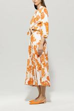 Load image into Gallery viewer, Luisa Cerano Tunic Top with Floral Print
