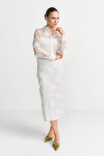 Load image into Gallery viewer, Rich &amp; Royal Flower Blouse in White
