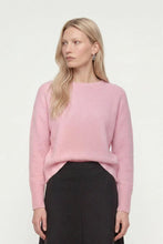 Load image into Gallery viewer, Rich &amp; Royal Knit Sweater in Pink
