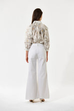 Load image into Gallery viewer, Dea Kudibal EmiDEA NS Blouse in Paeonia White
