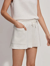 Load image into Gallery viewer, Varley Isabella Mid Rise Short 4&#39;
