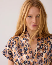Load image into Gallery viewer, Summum V-Neck Top with Panther Print
