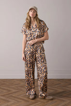 Load image into Gallery viewer, Summum V-Neck Top with Panther Print
