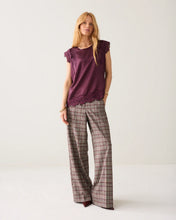 Load image into Gallery viewer, Summum Sleeveless Top with Lace

