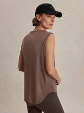 Load image into Gallery viewer, Varley Nolan Seamless Longline Tank in Coffee Quartz
