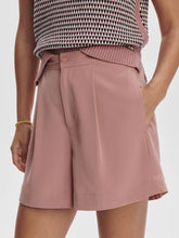 Load image into Gallery viewer, Varley Mariya Easy Pleat Short 4.5&quot; in Ash Rose
