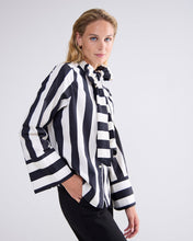 Load image into Gallery viewer, Summum Black &amp; White Blouse
