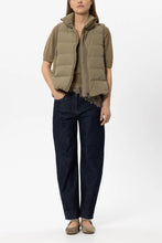 Load image into Gallery viewer, Luisa Cerano Taffeta Vest in Salbei
