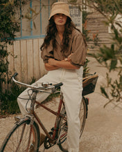 Load image into Gallery viewer, Summum Cocoon-fit trousers in Cream
