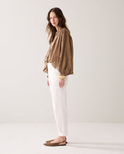 Load image into Gallery viewer, Summum Tapered-fit Chinos
