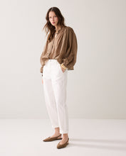 Load image into Gallery viewer, Summum Tapered-fit Chinos
