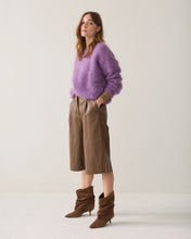 Load image into Gallery viewer, Summum Faux Leather Bermuda Shorts
