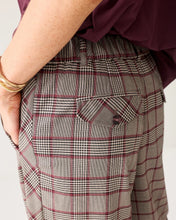 Load image into Gallery viewer, Summum Plaid Trousers in Pipping

