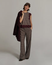 Load image into Gallery viewer, Summum Plaid Trousers in Pipping
