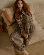 Load image into Gallery viewer, Summum Plaid Trousers in Pipping
