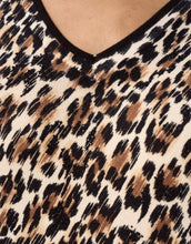 Load image into Gallery viewer, Leo &amp; Ugo V-Sweater in Leopard
