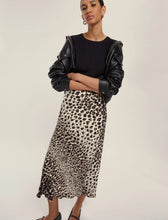 Load image into Gallery viewer, Emme Dorema Skirt in Leopard Print
