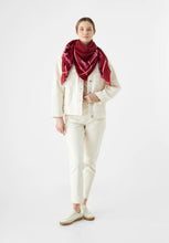 Load image into Gallery viewer, Codello Printed Leopard Scarf in Red
