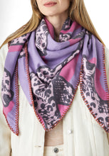 Load image into Gallery viewer, Codello Soft Triangle Scarf in Lilac
