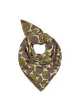 Load image into Gallery viewer, Codello Triangular scarf in Scandi look in Green
