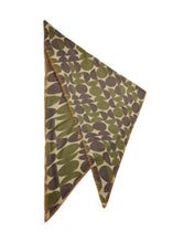 Load image into Gallery viewer, Codello Triangular scarf in Scandi look in Green
