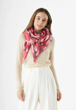 Load image into Gallery viewer, Codello Triangular scarf in Scandi look in Red
