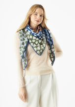 Load image into Gallery viewer, Codello Scarf with a Fur Heart Print in Blue
