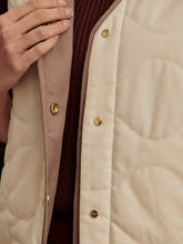 Load image into Gallery viewer, Varley Lori Reversible Gilet in Ash Taupe/ Birch

