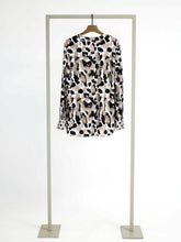 Load image into Gallery viewer, Herzen 6054 Leopard Blouse
