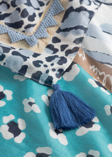 Load image into Gallery viewer, Codello Animal Print Scarf in Blue
