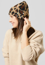 Load image into Gallery viewer, Codello Knitted Beanie with Leapord Pattern
