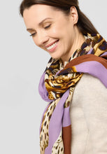 Load image into Gallery viewer, Codello Viscose Scarf with Leopard Motifs
