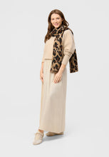 Load image into Gallery viewer, Codello Knitted Scarf with Polyester Blend with Leopard Pattern
