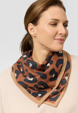 Load image into Gallery viewer, Codello Noble Scarf made of Wool with Leopard Pattern

