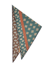Load image into Gallery viewer, Codello Cashmere-Soft Triangle Scarf with Paisley Pattern
