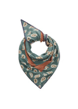 Load image into Gallery viewer, Codello Cashmere-Soft Triangle Scarf with Paisley Pattern
