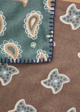 Load image into Gallery viewer, Codello Cashmere-Soft Triangle Scarf with Paisley Pattern
