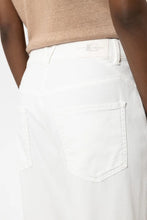 Load image into Gallery viewer, Luisa Cerano High-Stretch Tapered Denim in White
