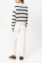 Load image into Gallery viewer, Luisa Cerano Authentic Barrel-Leg Jeans in Cream
