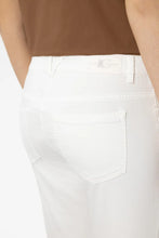 Load image into Gallery viewer, Luisa Cerano Skinny Capri Denim in White
